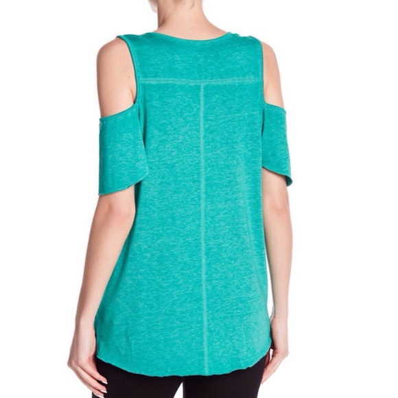 🔴 SANCTUARY Dahlia Kingston Cold Shoulder Tee - Picture 2 of 9